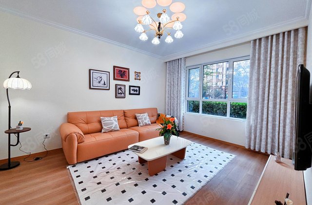 民生凤凰城5号院，精装修商品房，新房未住，户型方正南北通透