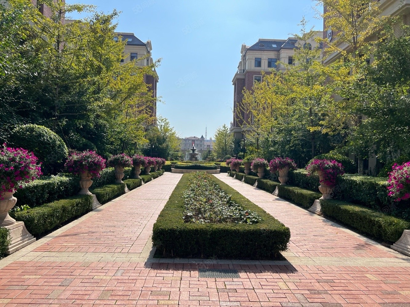 帝景豪园3室2厅2卫133㎡南北105万