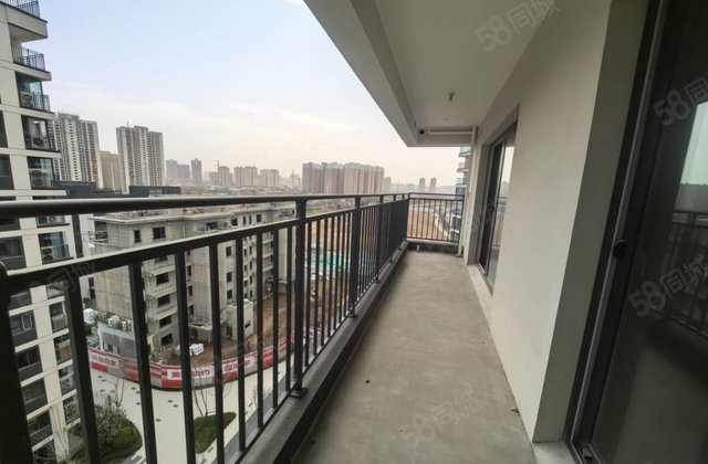 万科城4室2厅173㎡74万二手房图片