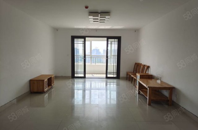 县医院刑警队家属院四叶草大四居带大车位地下室免大税可按揭