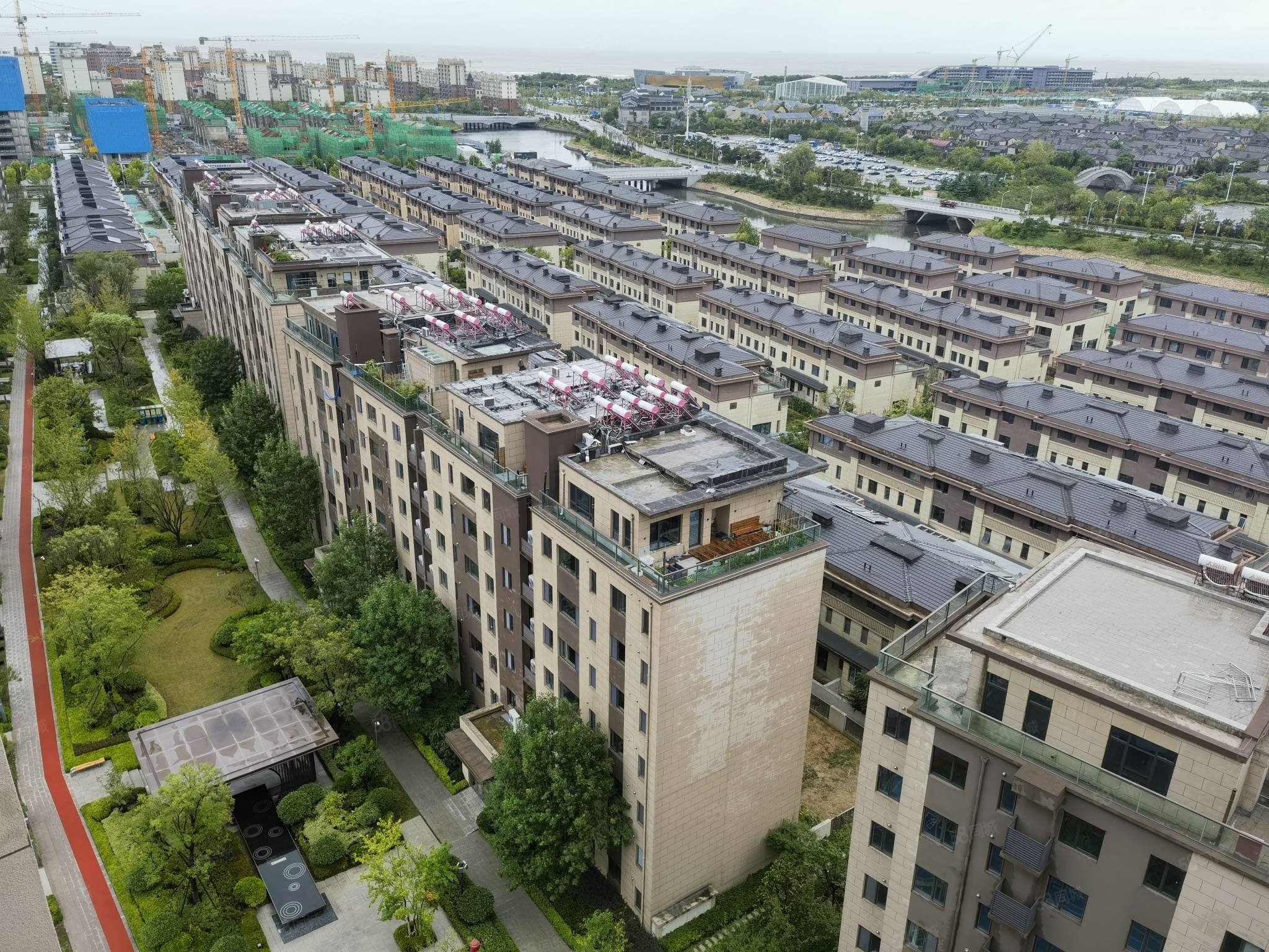 安泰悦湖湾(别墅)5室2厅4卫204㎡南北789万