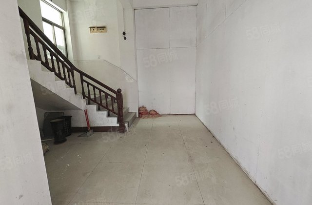 口岸南街住宅楼8室3厅635㎡380万二手房图片