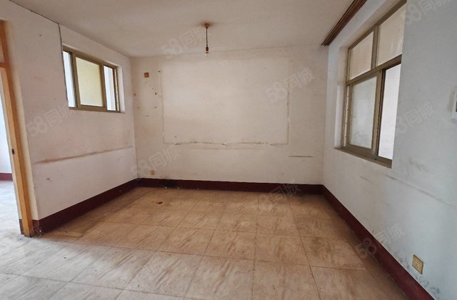 急售  湖边孝心一楼 四海乐园小区  东昌路 三室