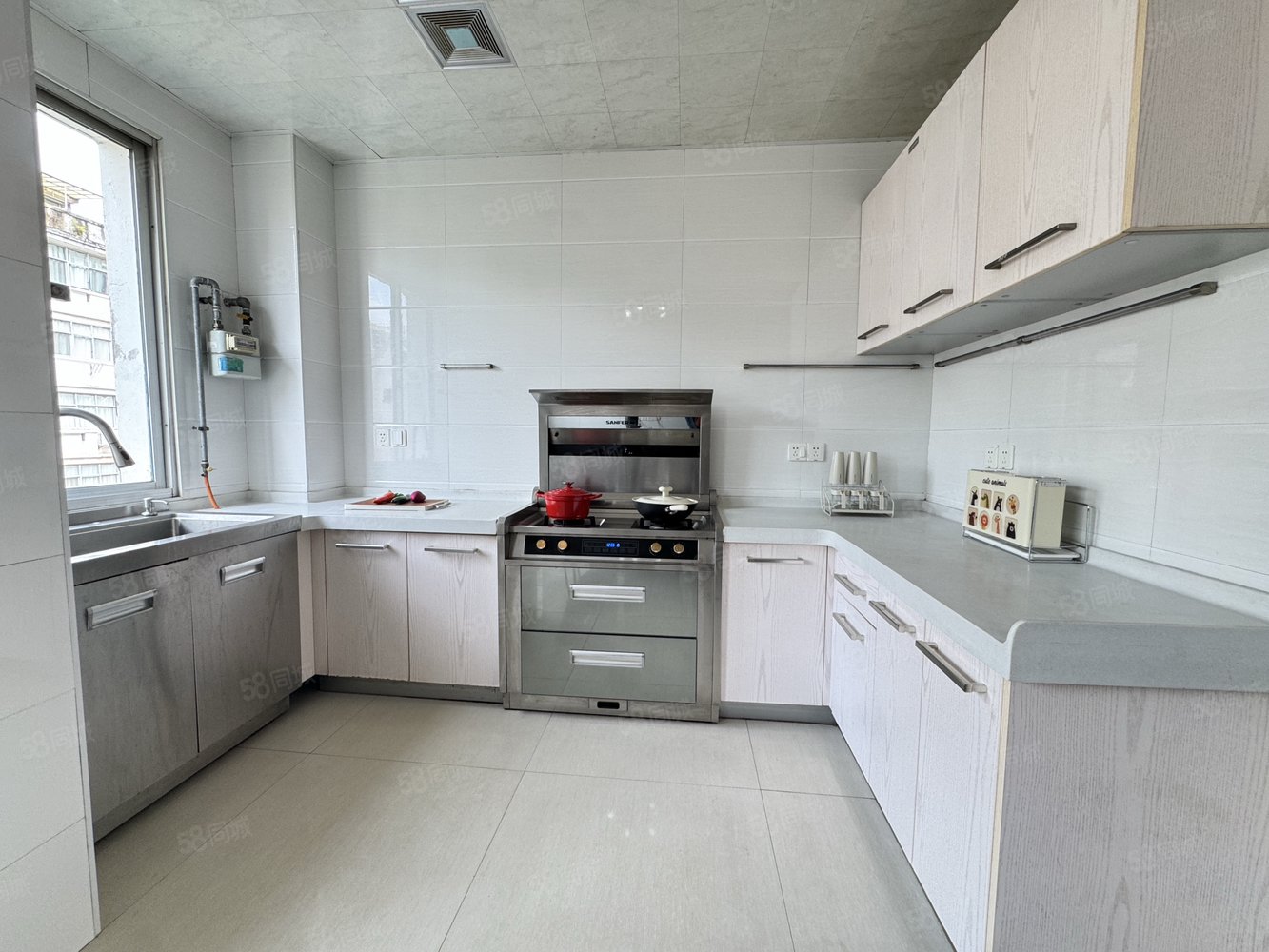 警苑6室2厅3卫160㎡南北79.8万