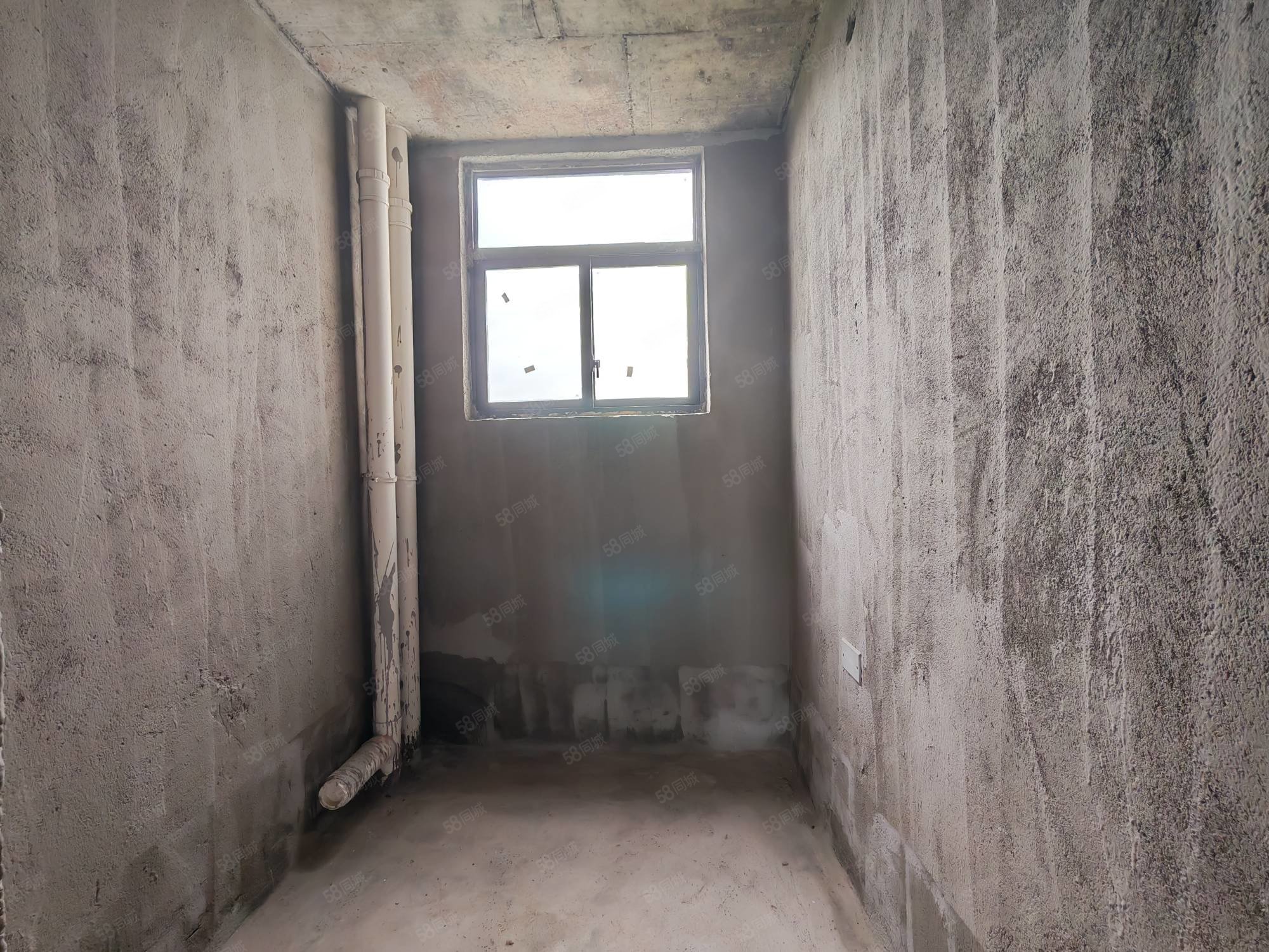 华泰花苑4室2厅2卫161㎡南北82.8万