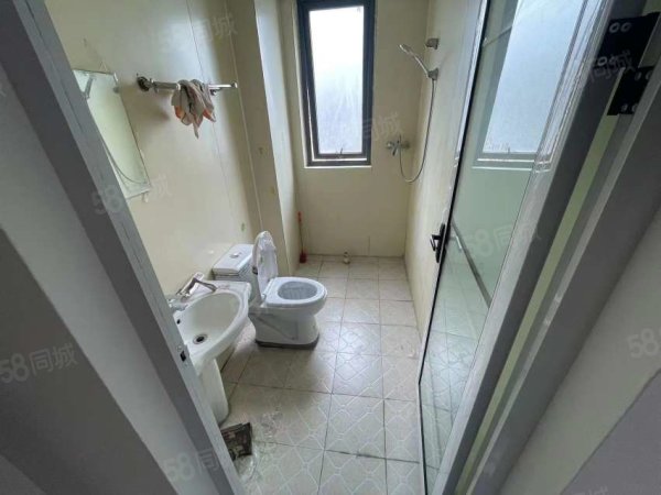 高新区四户室以上24.40平米正南13层
