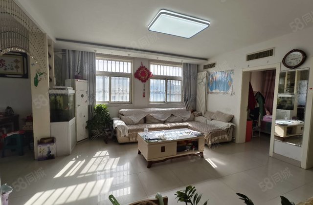 房东急售！公园 对过 一口价56万3室2厅边户 交通方便