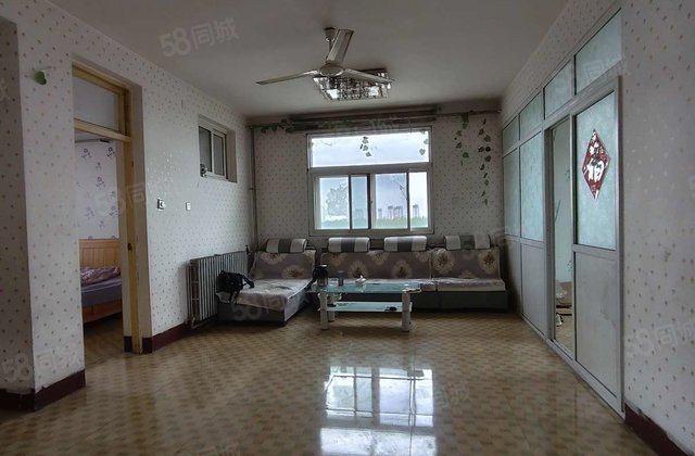 香江金城北区商圈成熟 商品住宅 刚需小三居 近医院 正南朝向