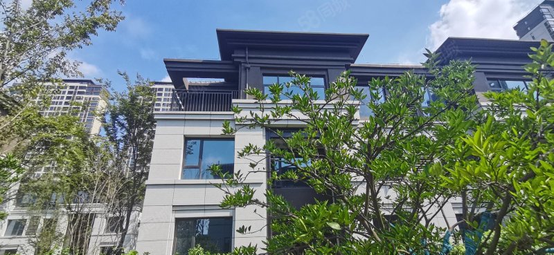 海伦堡星悦4室2厅3卫140.03㎡南北165万