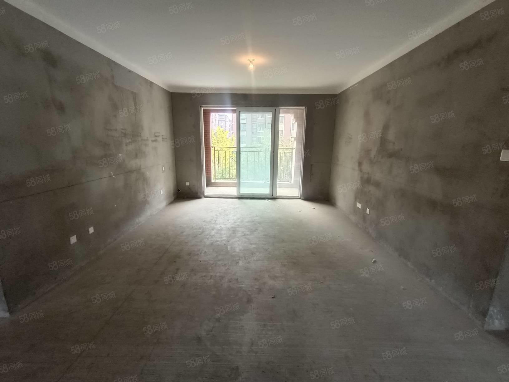 金大地时代公馆3室2厅2卫130㎡南北87万