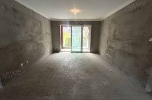 金大地时代公馆3室2厅2卫130㎡南北87万