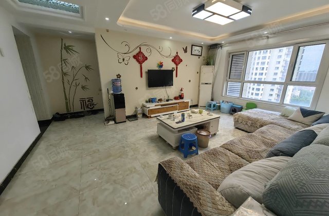 新上 阿卡六期 精装三室双卫 东户 中层 随时看房 诚心出售