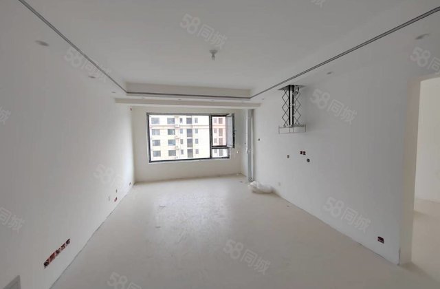 新房未住，3叶草户型，带车位，带储，房东急售，裕昌莲湖湾