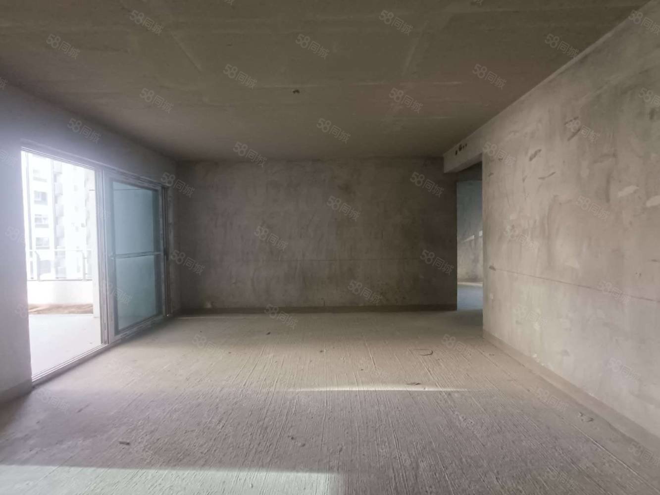 国瑞麓林府4室2厅3卫143㎡南北135万