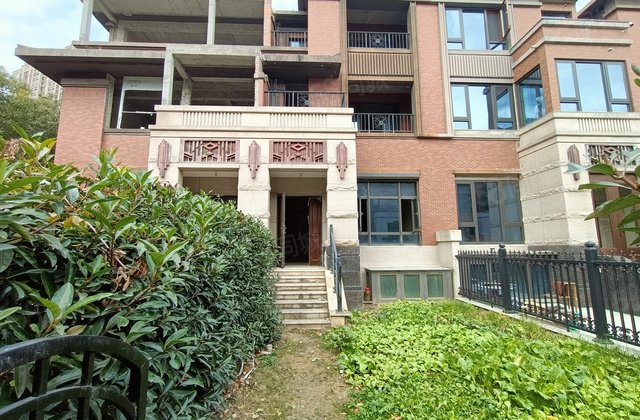 龙泊湾旁丨金鹰平墅丨大平层丨聚龙湖尽收眼底丨 楼层丨满二年