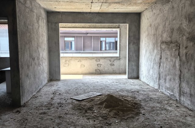 顺泰锦泷府5室2厅180㎡129.8万二手房图片