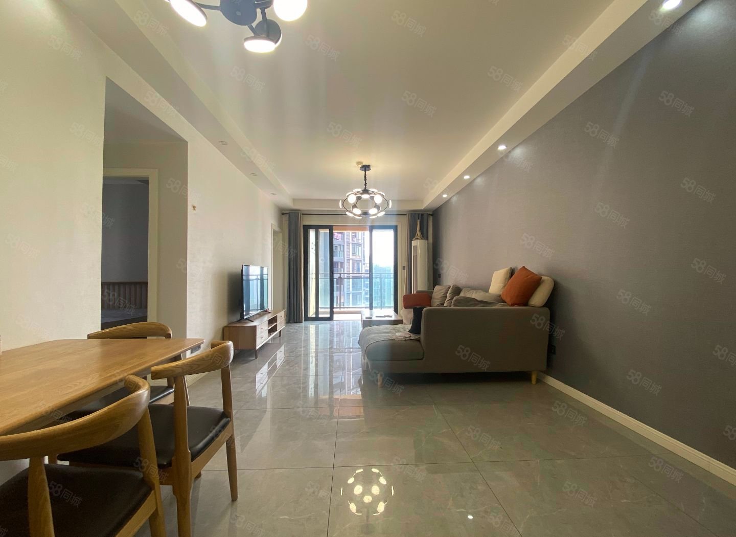 中粮鸿云3室2厅2卫97㎡东150万