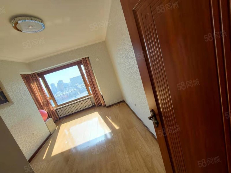 永丰国际城11楼147平三室两厅100万