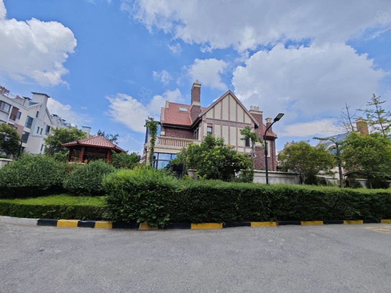 青啤别墅区 沂河美域 洋房170 平 110 万证过二