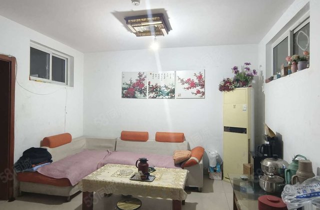 水岸新城，地上带院子，三室一厅，房东急售