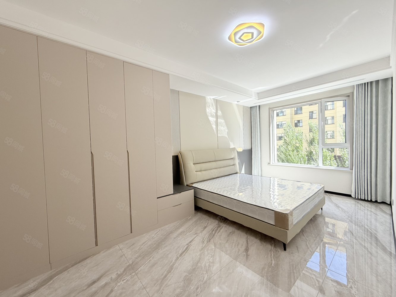 文豪世家3室2厅2卫161㎡南北103万