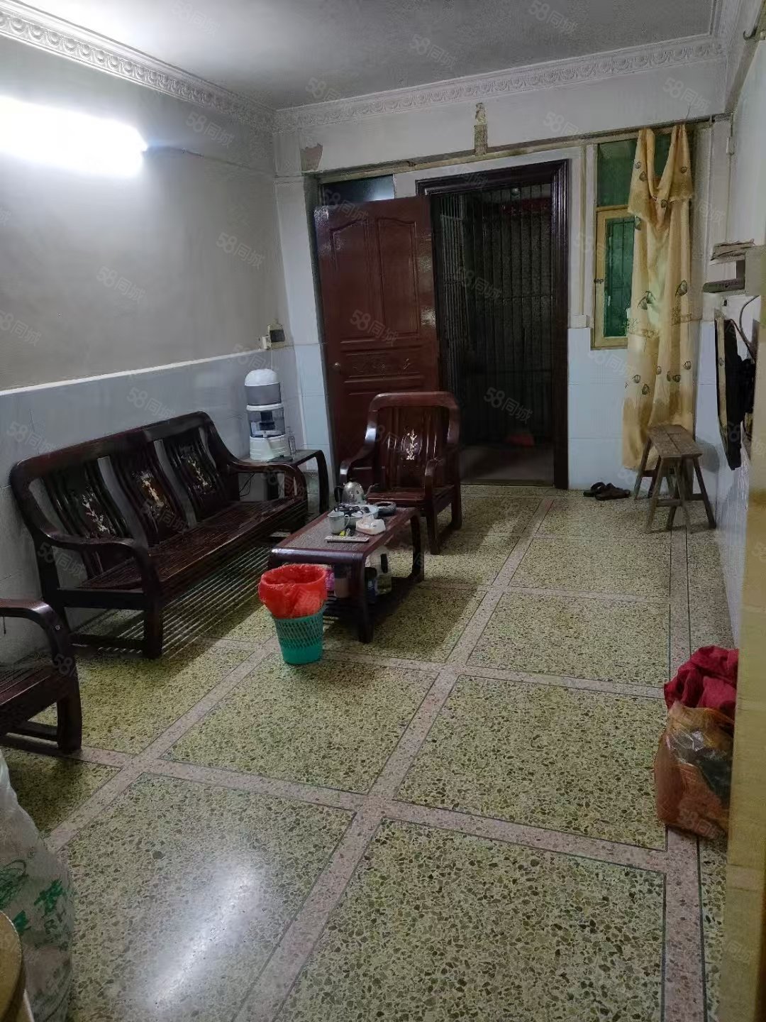 西荣路小区3室2厅1卫91㎡东南38万