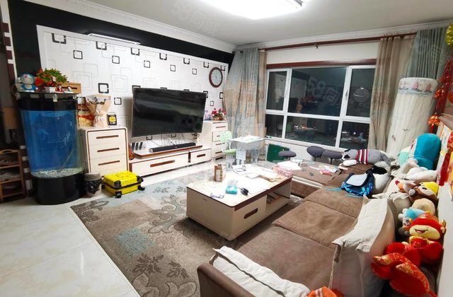 两室两厅一卫，81平，房价可谈！  ！！