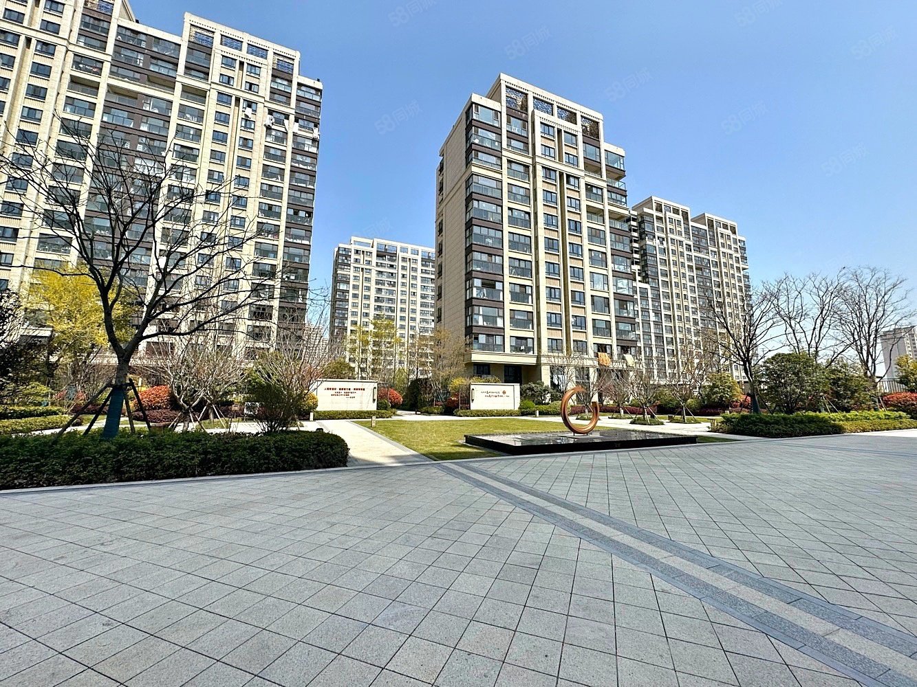 5月新上4房双阳台中间楼层睿怡庭