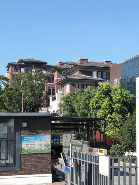 山水壹号联排别墅边套 地上4层地下1层 南北双院子