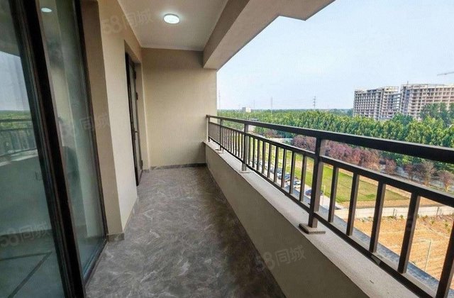 望岳湖积水潭电梯房边户中间楼层