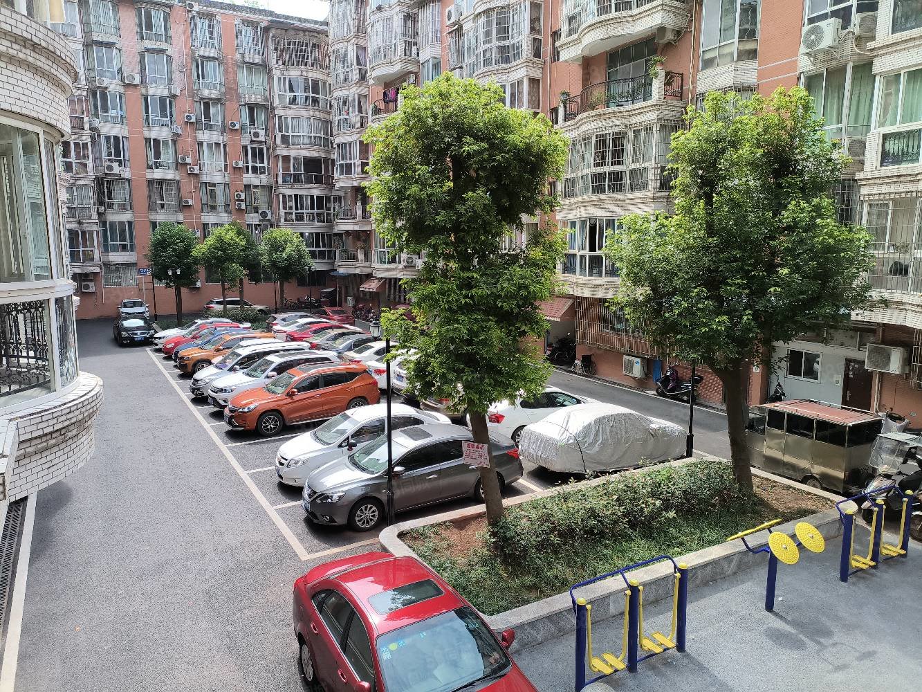 的小区房停车方便不临街又安静户型通透大气光线好,华清苑-眉山58同城