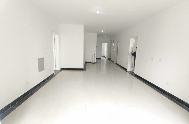 公园附近，高端小区 好楼层，双阳台，新房未住带车位，储免大税