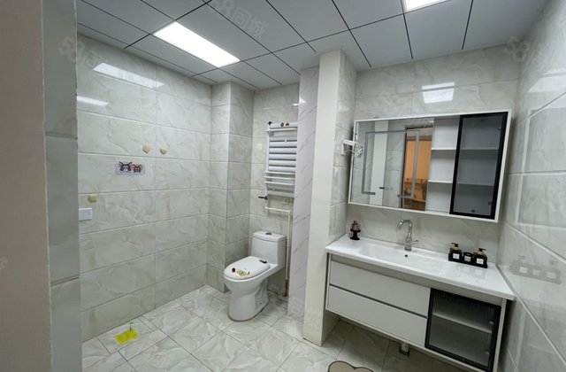 房东急卖，精装三室送家具家电刚需小三居 房龄新 南北通透 医