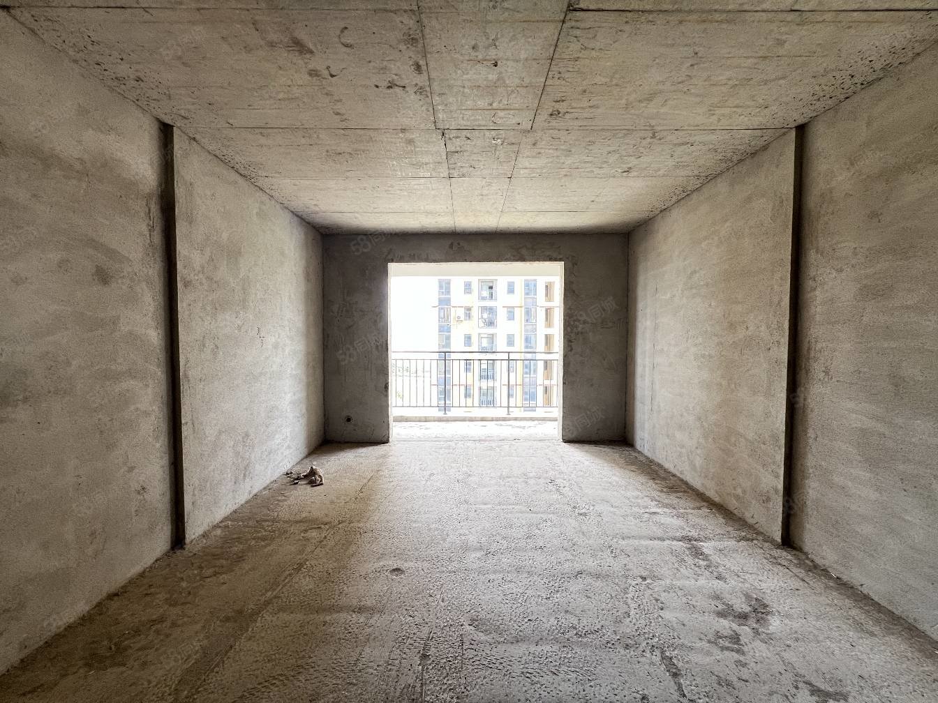 鑫火国际3室2厅2卫128㎡南北43万