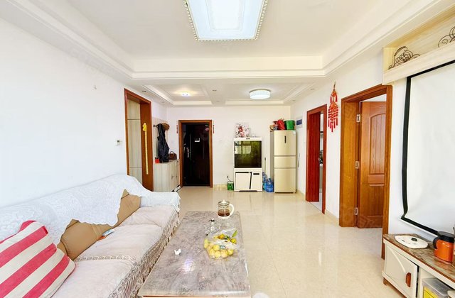 中央丽都紧邻六中 英特南北通透 户型好 房东诚心售95万