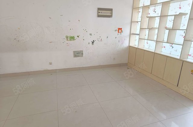 景圣湄河公寓 双卫格局 总高11电梯房，一梯两户民水民电