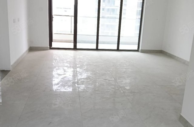 万达北邻，新房未住，江山印，四叶草户型，带车位地下室