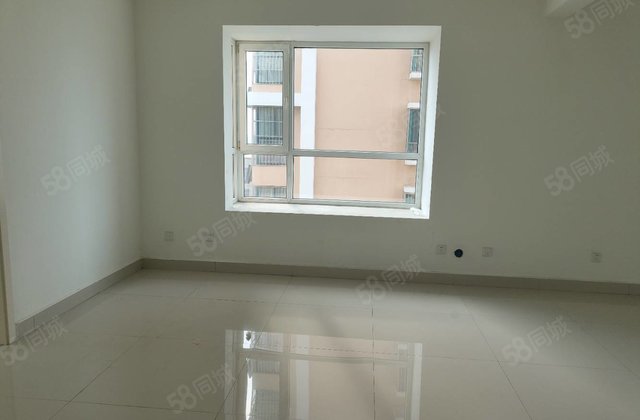 站前街附近电梯三室新房未住西边户