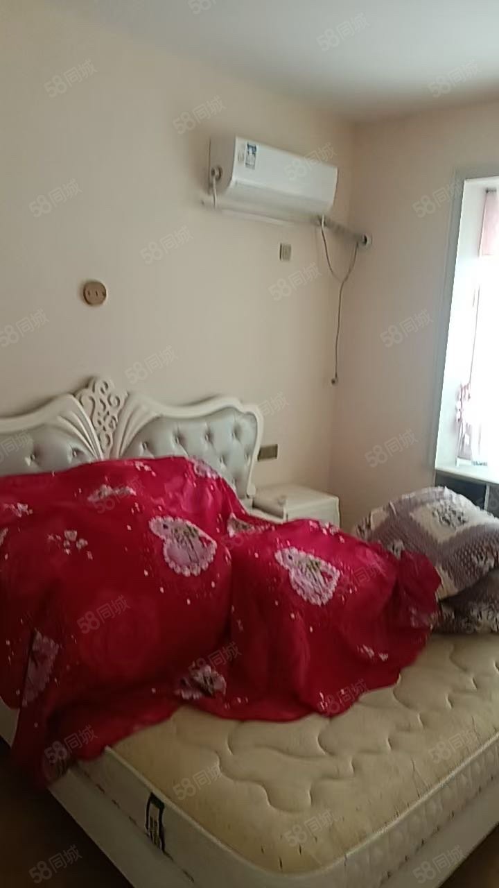 清华美郡3室2厅2卫118.55㎡南52万