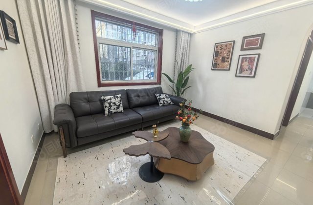 东昌湖运河河边 一楼带院 西边户 皮革厂家属院 院子四五十平