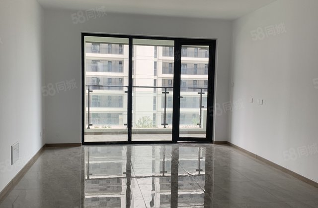 城市芳华 小高层 公摊少 三叶草户型 双阳台