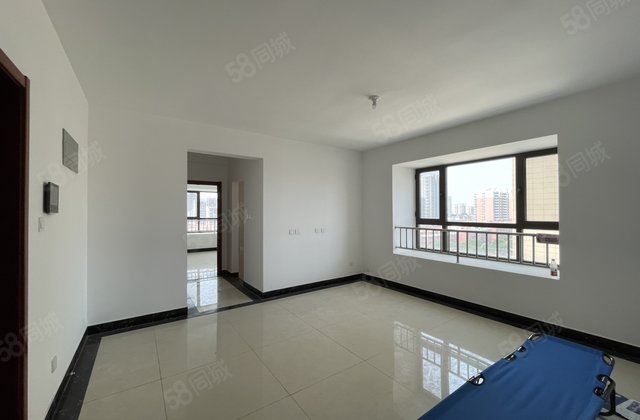 中央帝景135万，三室两厅两卫，免大税送车位储藏室