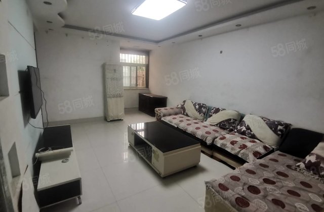 汽车总站附近中华北苑孝心一楼带院正规三室带车库免大税有钥匙