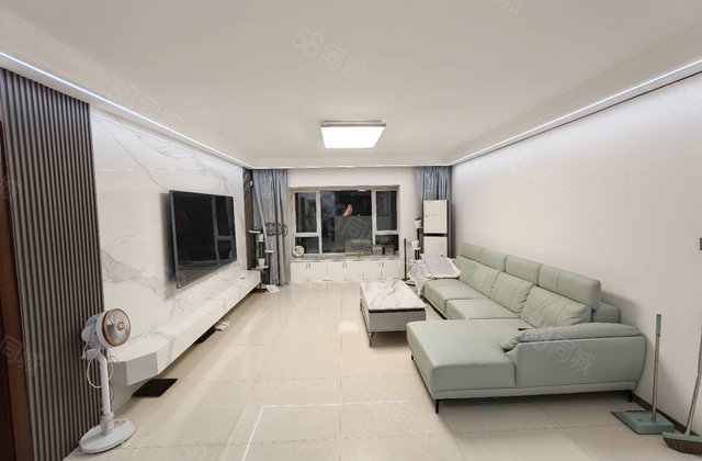 精装三叶草，独梯独户，  ，南北双阳台，双卫，阿尔卡迪亚