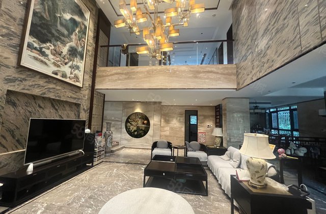 城市主人独栋别墅带一亩地的大院子，6室5厅4卫，房东诚心出售