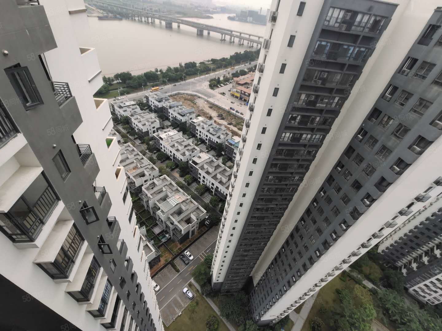 205万可以买到万科飞机户型带家具的江景房,万科珠江东岸(一期)-东莞