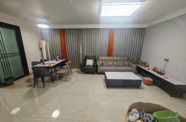 小洋房，送车位储藏室，  好楼层，免大税，看房很方便，新一中