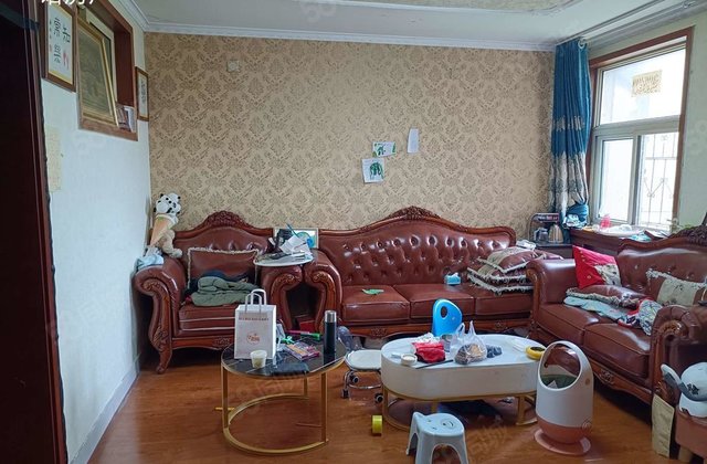 老文轩老东关双约中间楼层三室两厅小区停车方便有证可按揭