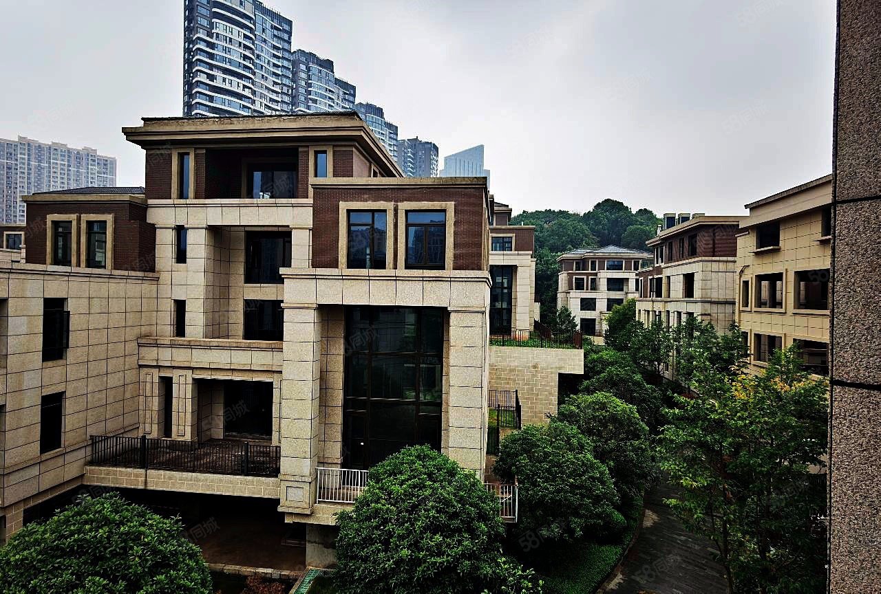 下六层带电梯京武浪琴山套内面积高达1200平