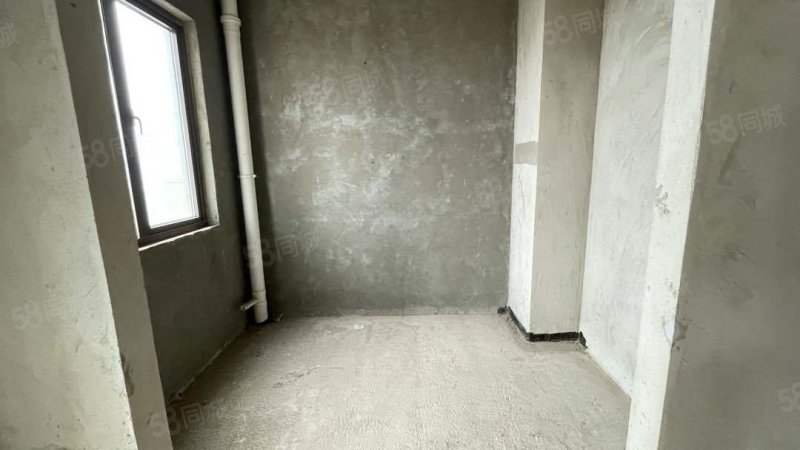 都市华府3室2厅2卫128㎡南北65万